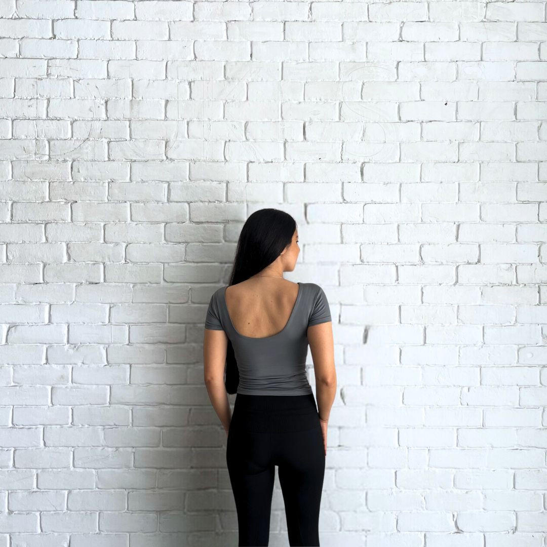 BACKLESS ROUND NECK