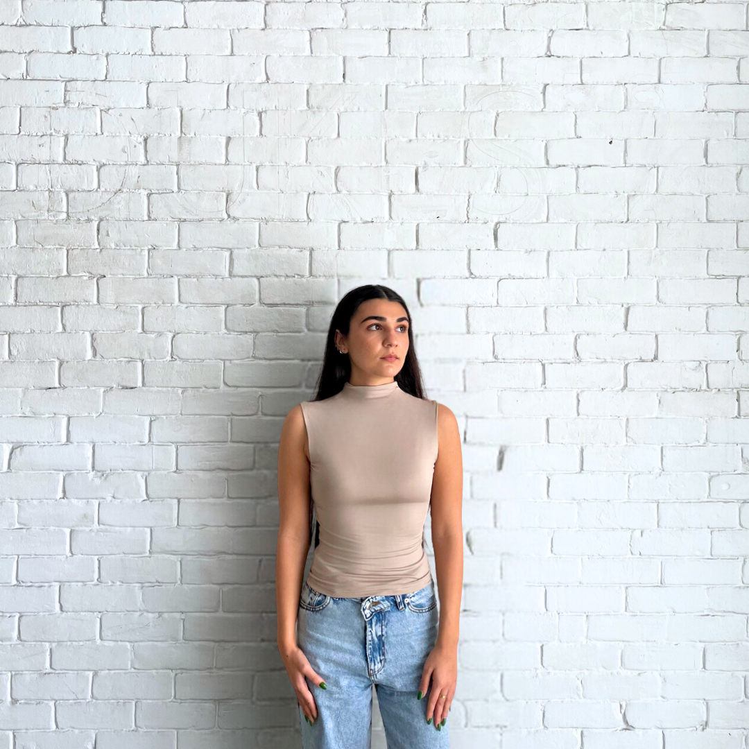 HIGH NECK SLEEVELESS