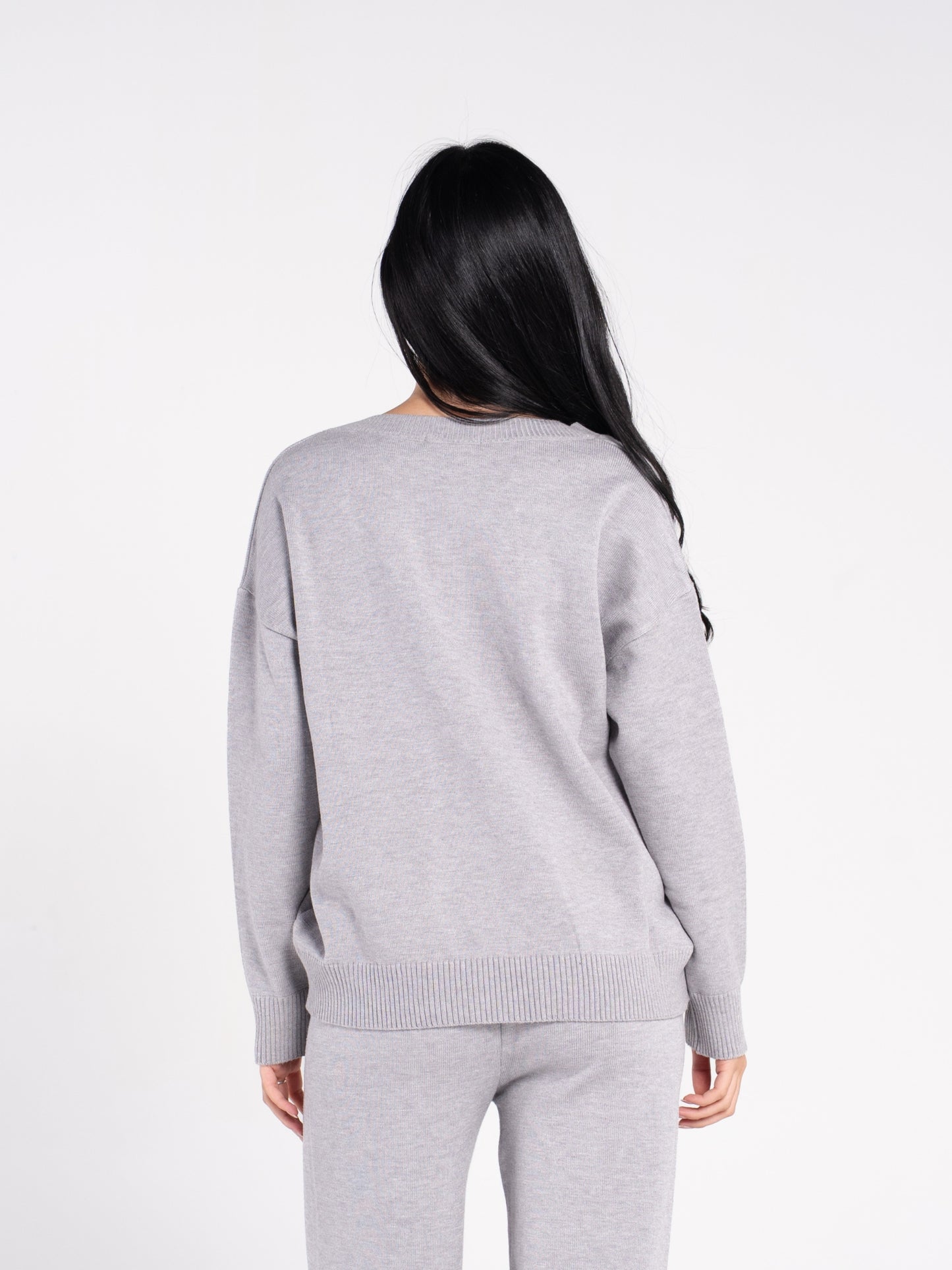 KNIT V NECK SWEATSHIRT