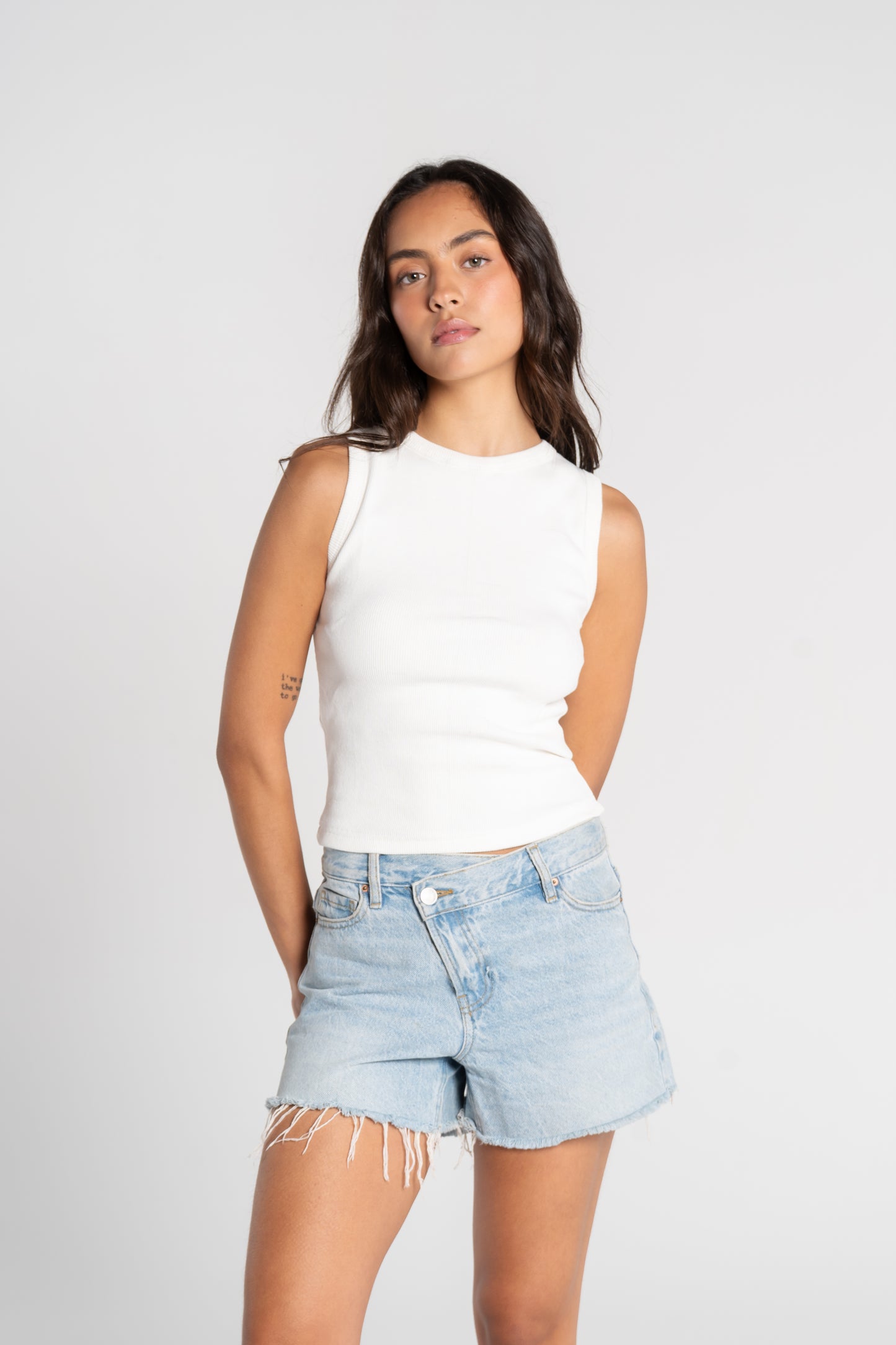 RIBBED TANK TOP ROUND NECK