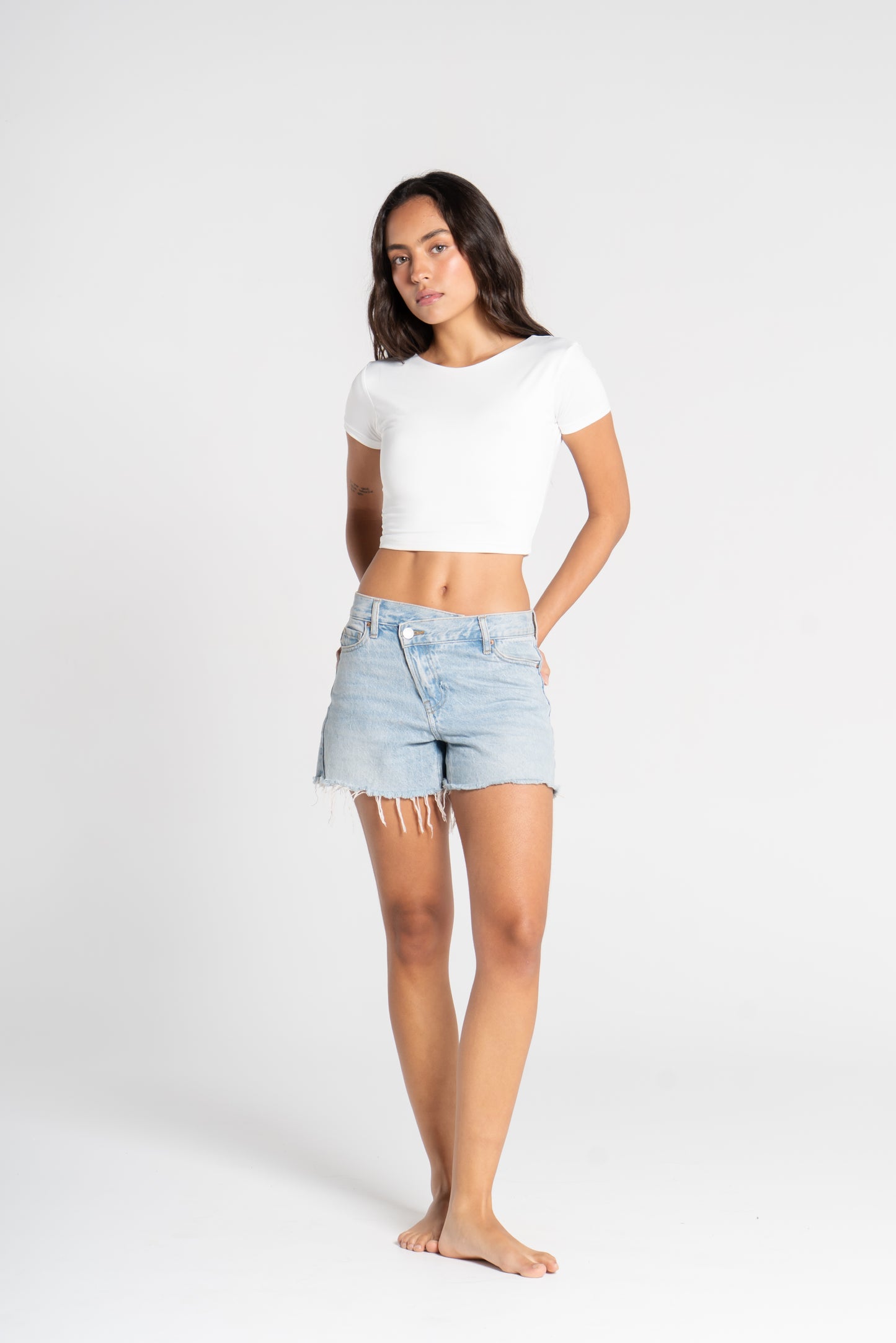 CROPPED BACKLESS ROUND NECK