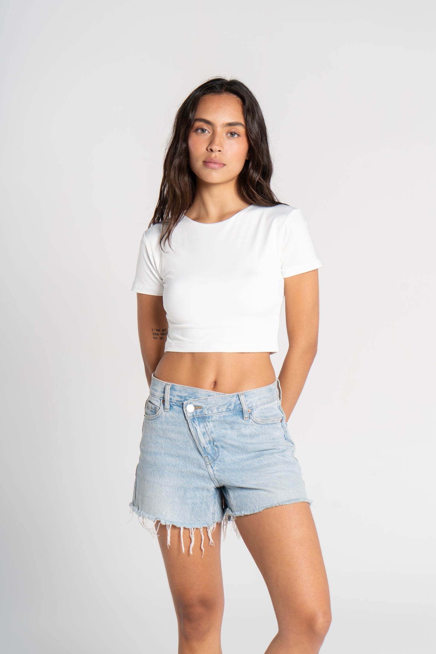 CROPPED ROUND NECK