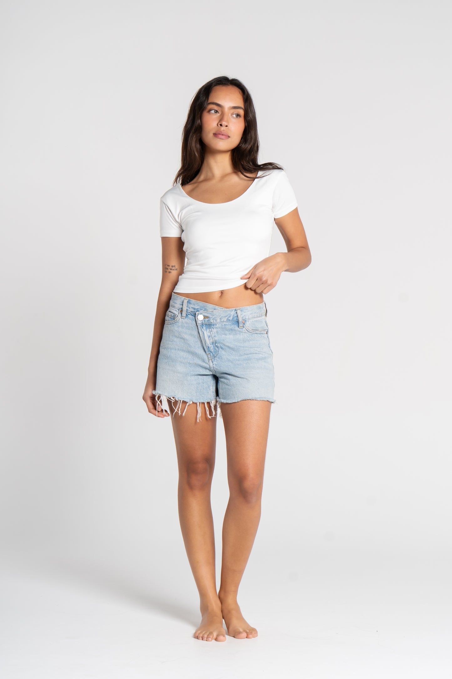 BACKLESS WIDE NECK