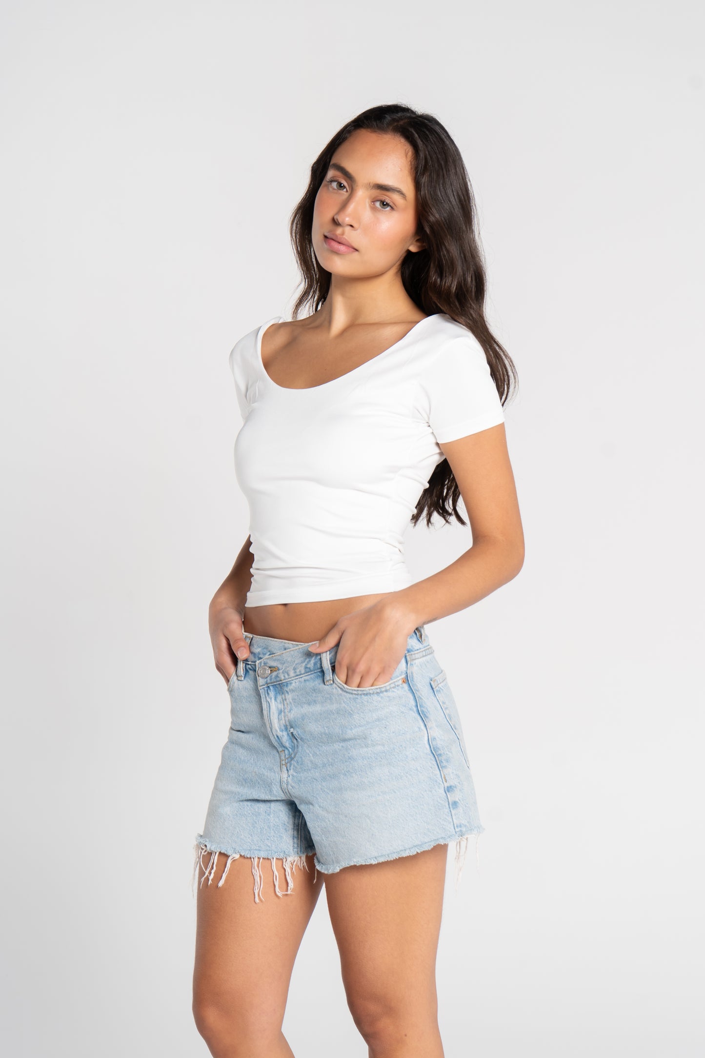 BACKLESS WIDE NECK
