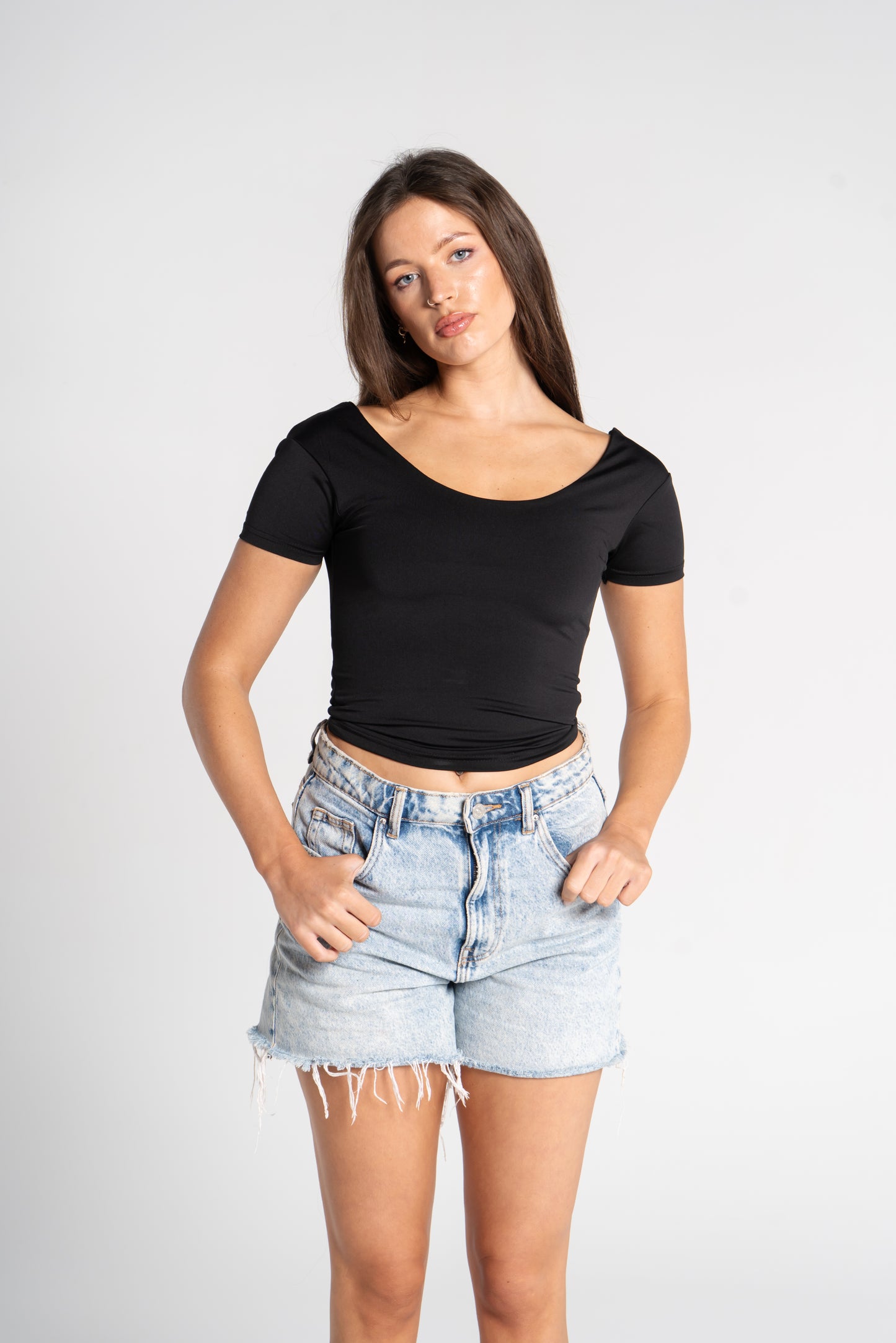BACKLESS WIDE NECK