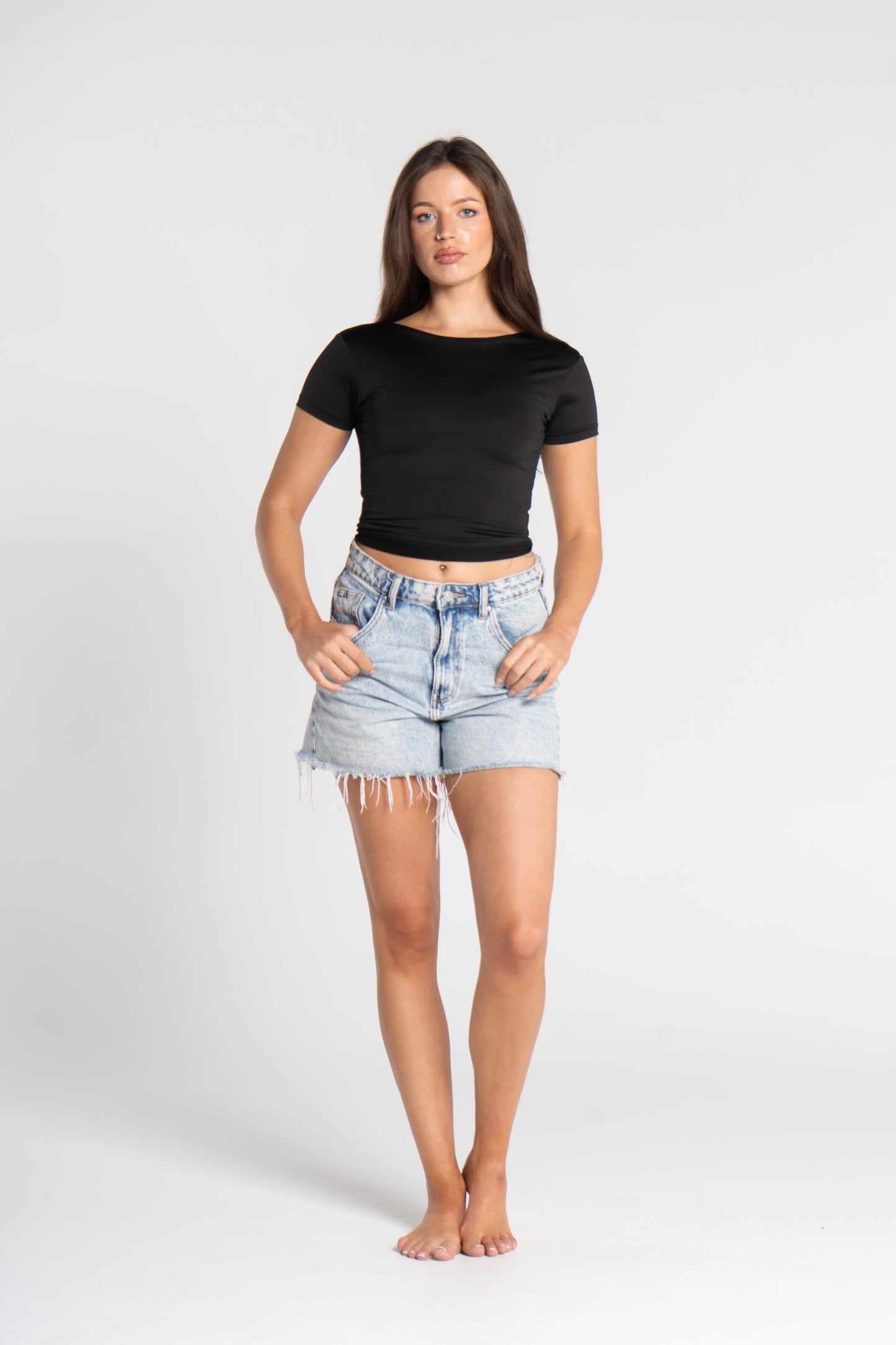 BACKLESS ROUND NECK