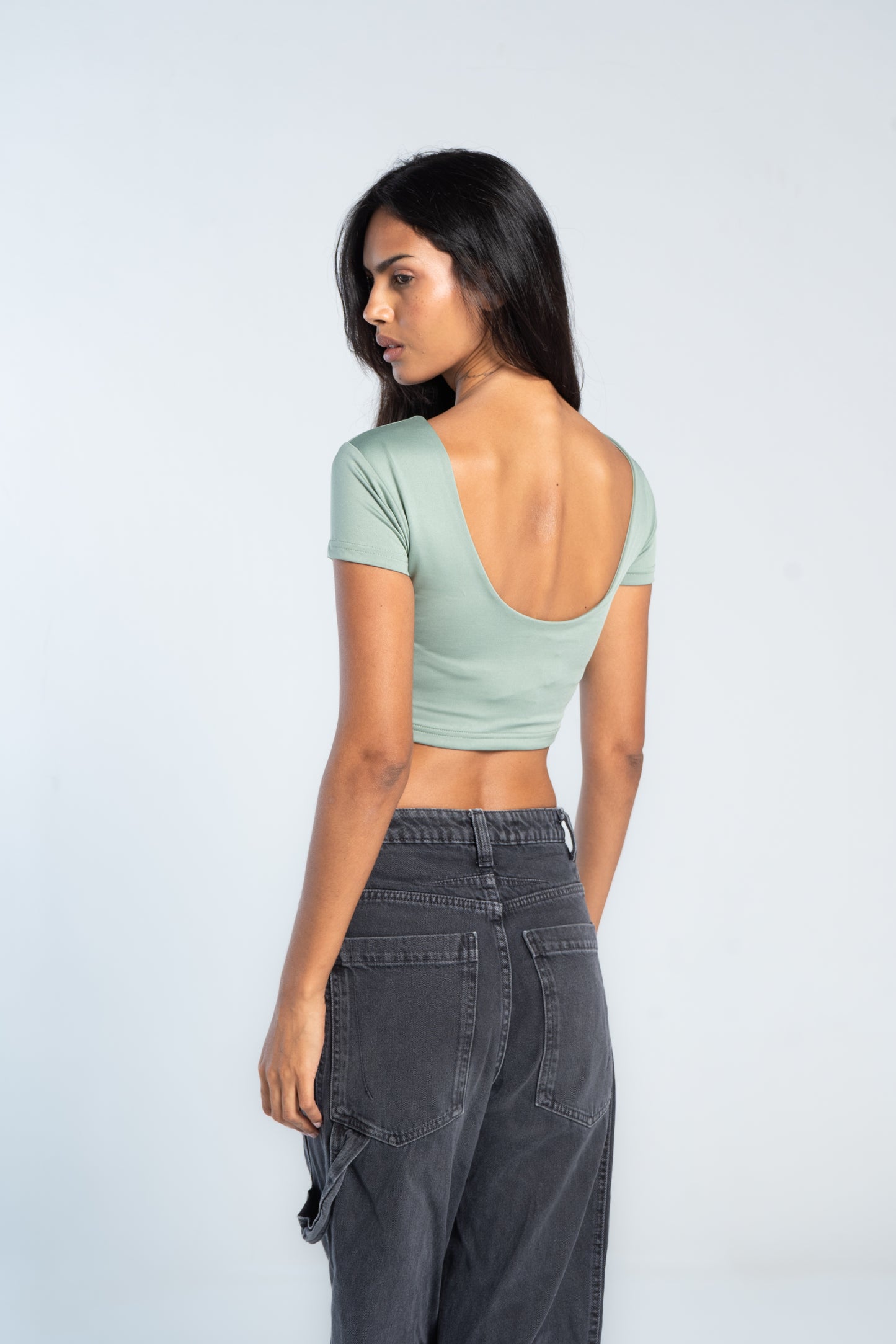 CROPPED BACKLESS ROUND NECK