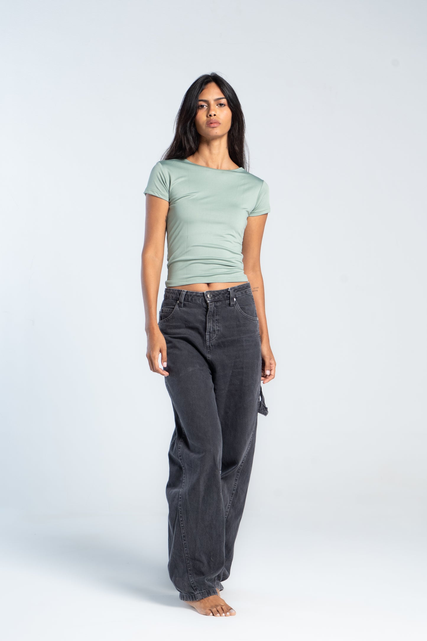 BACKLESS ROUND NECK