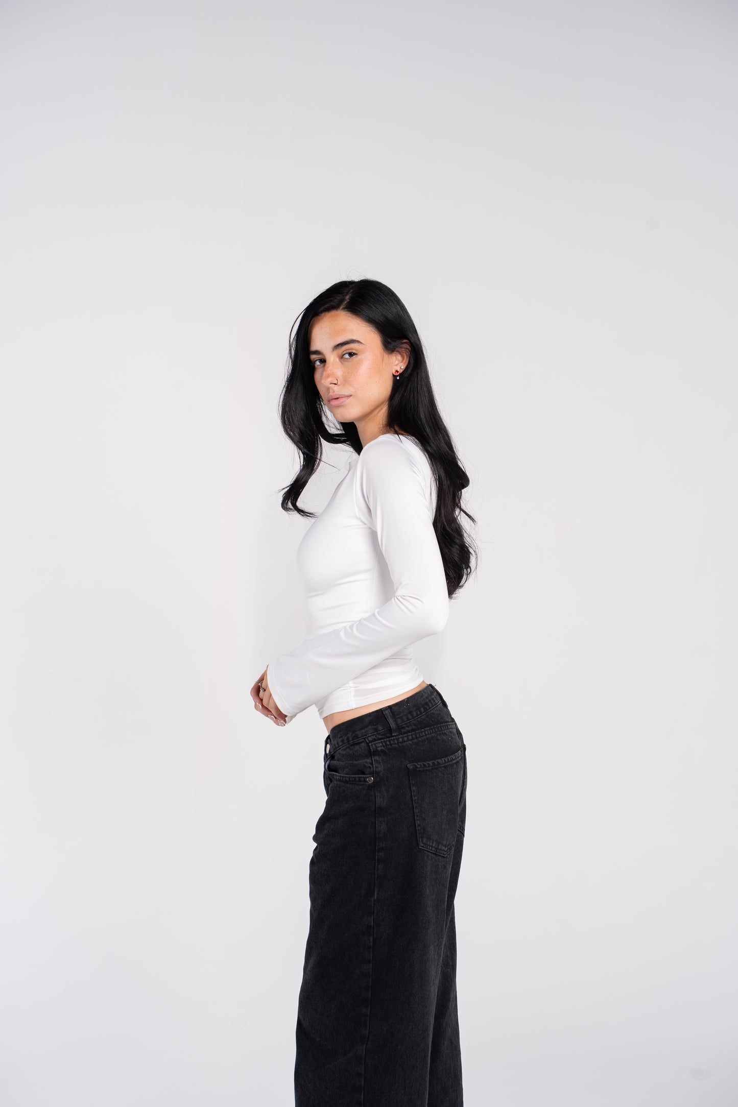 WIDE SHOULDER FLARED SLEEVE