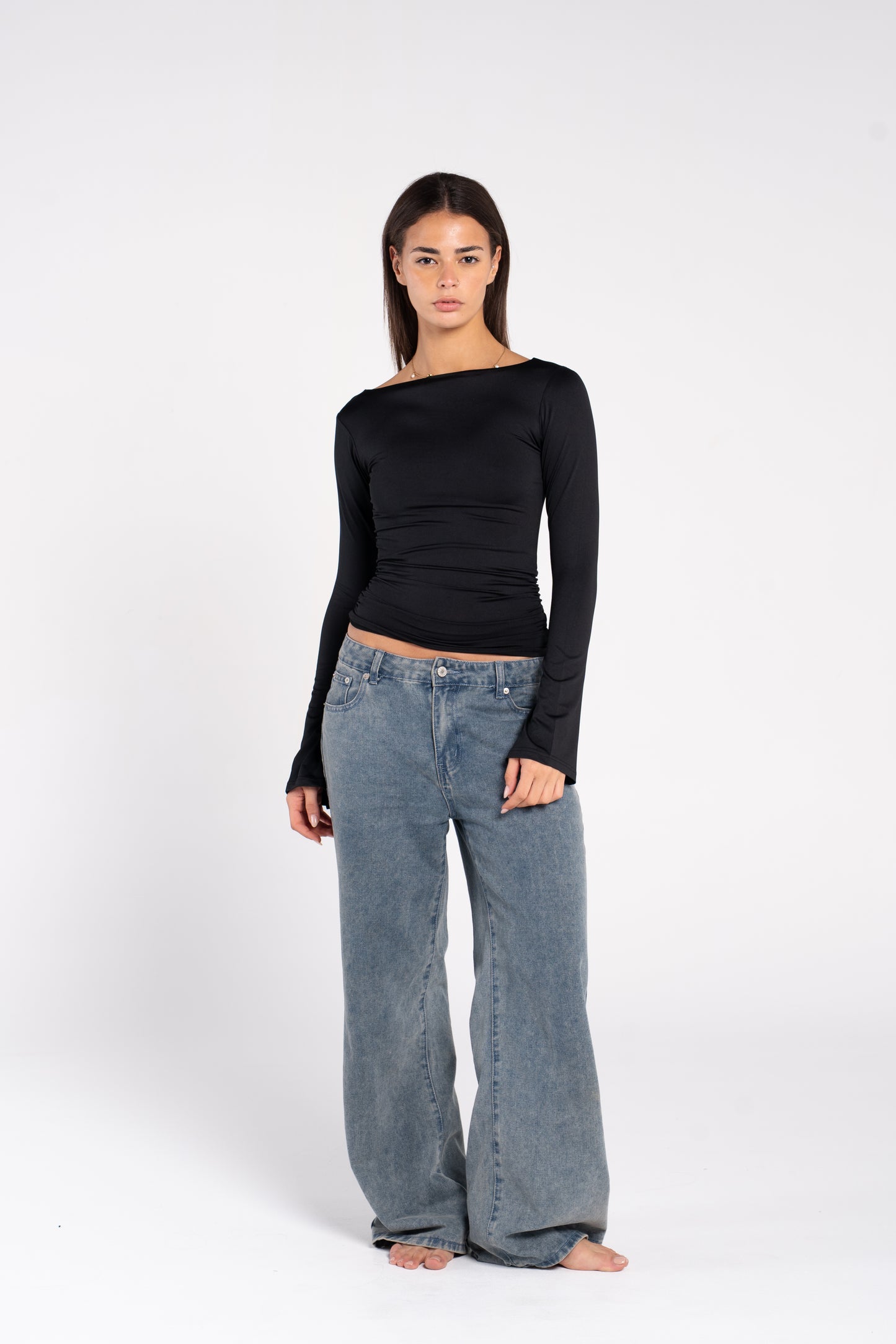WIDE SHOULDER FLARED SLEEVE