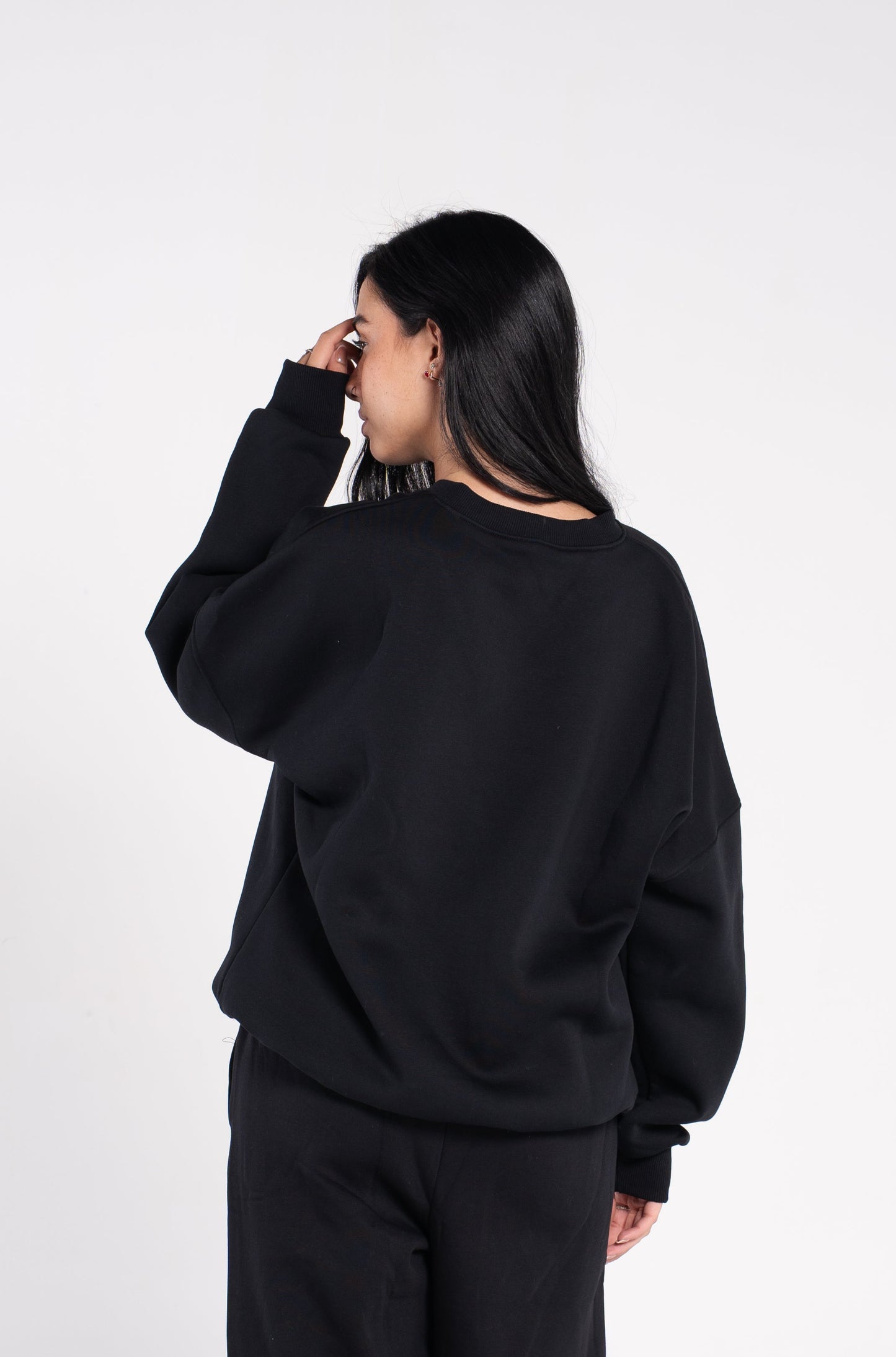 V OVERSIZED SWEATSHIRT