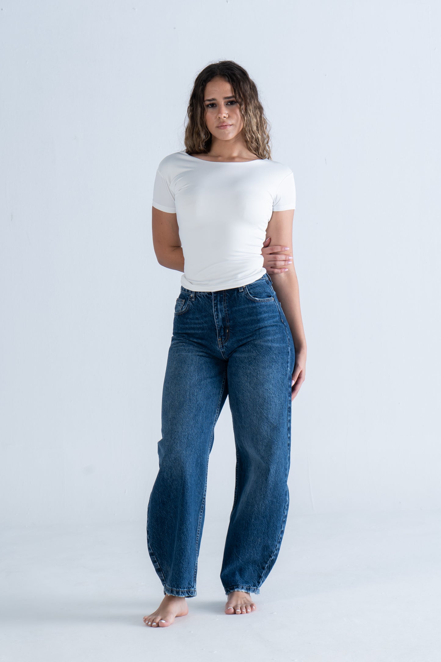 BACKLESS ROUND NECK