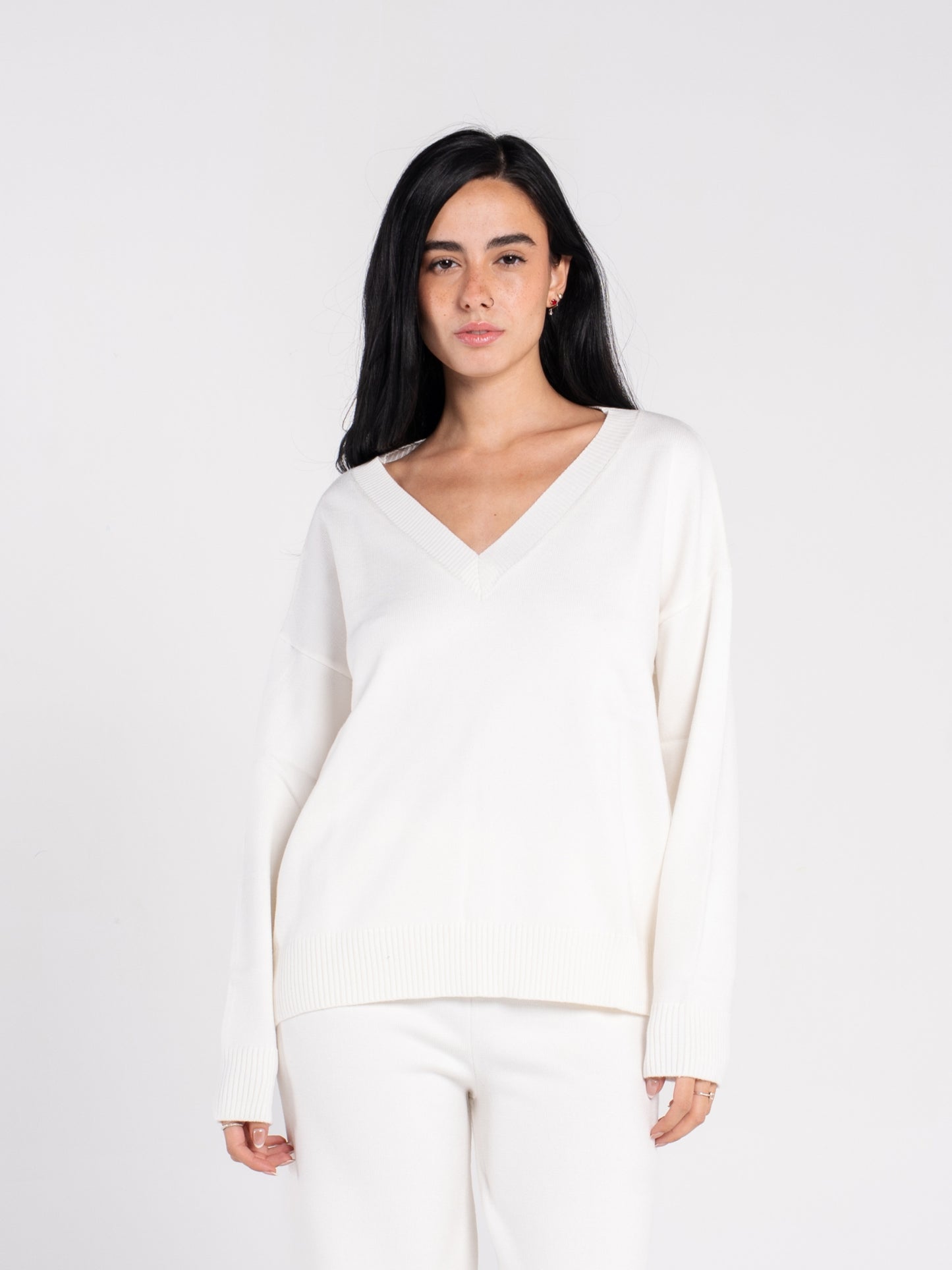 KNIT V NECK SWEATSHIRT