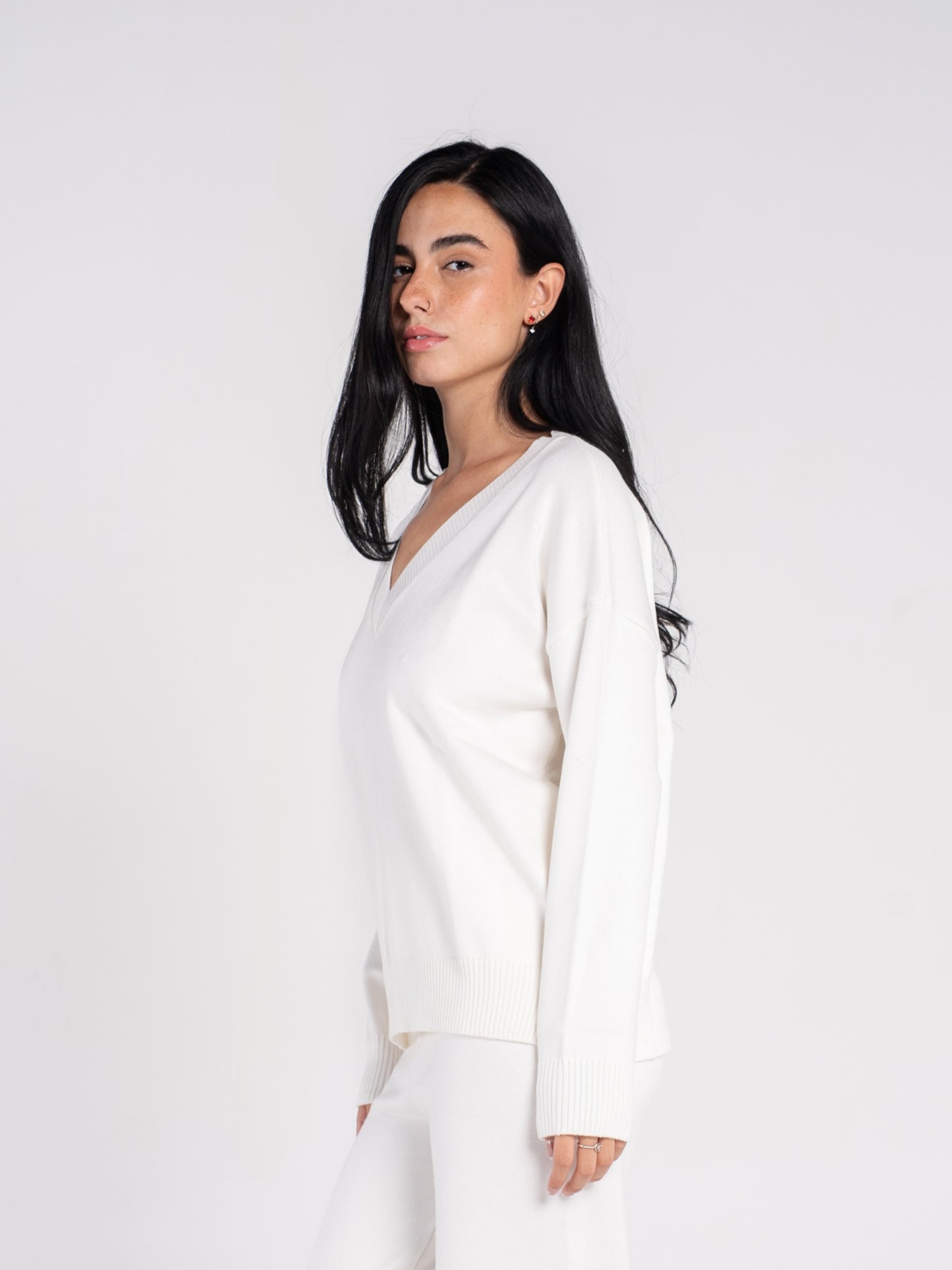 KNIT V NECK SWEATSHIRT