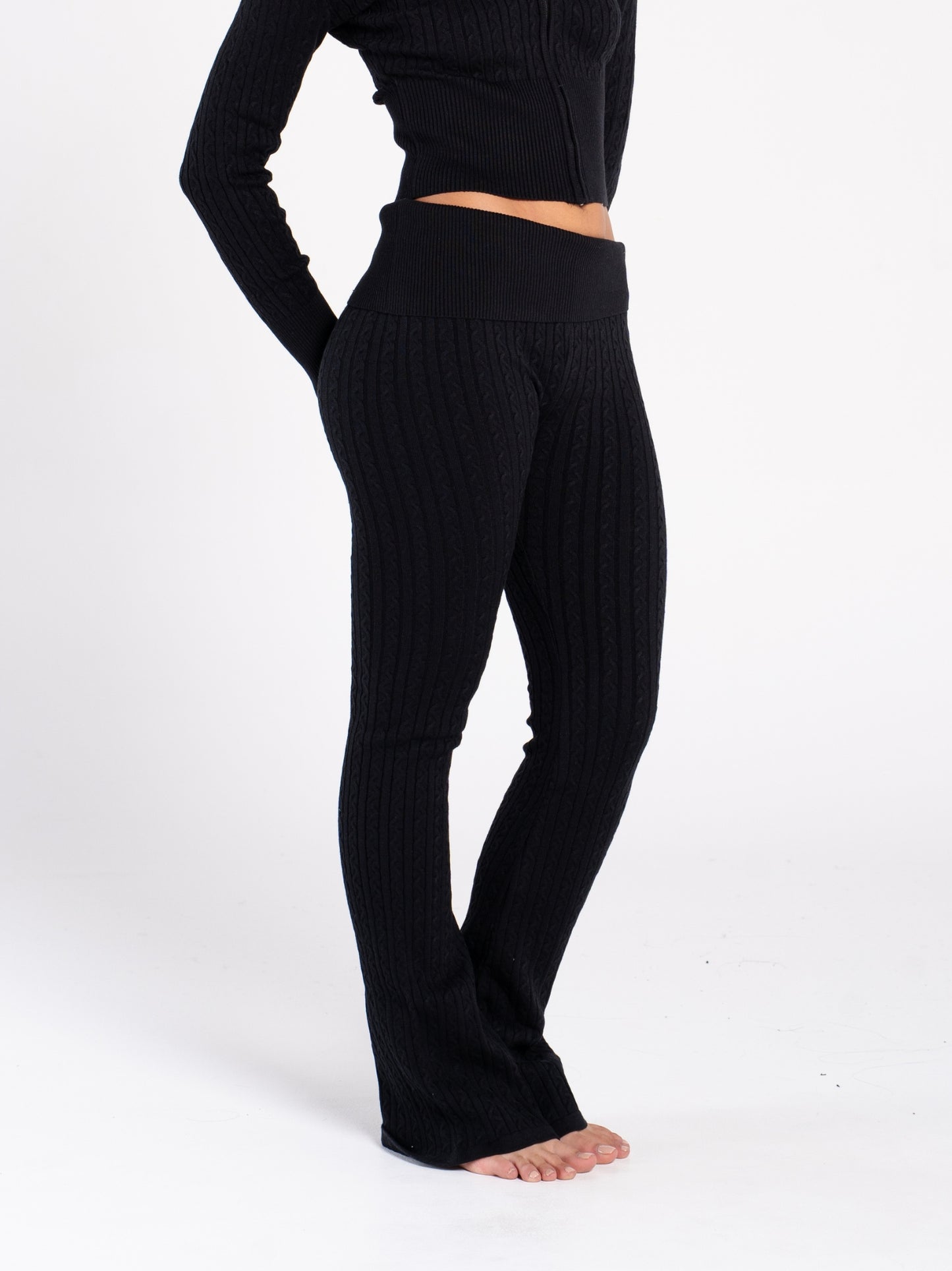 CABLE KNIT PANTS