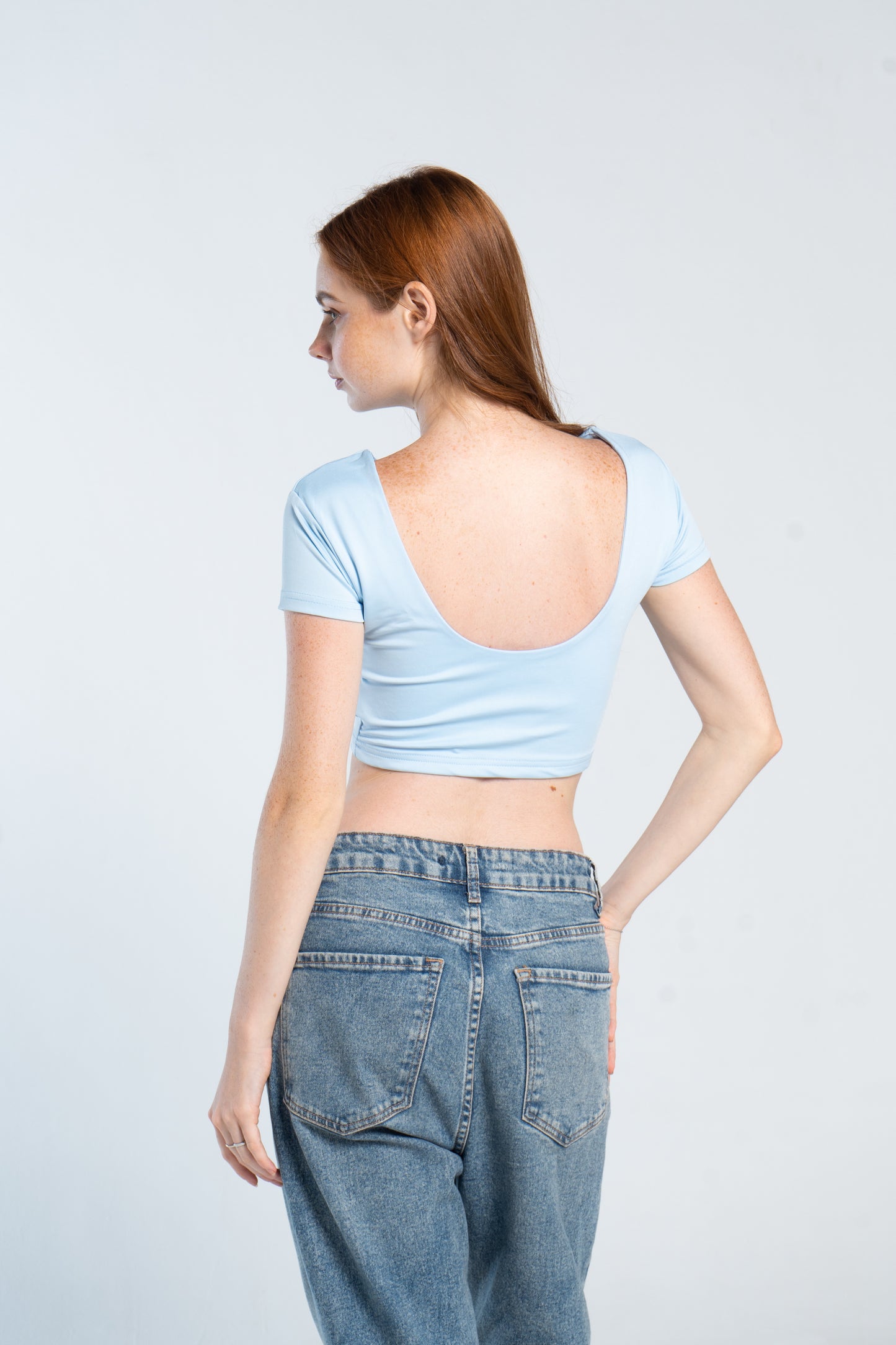 CROPPED BACKLESS ROUND NECK