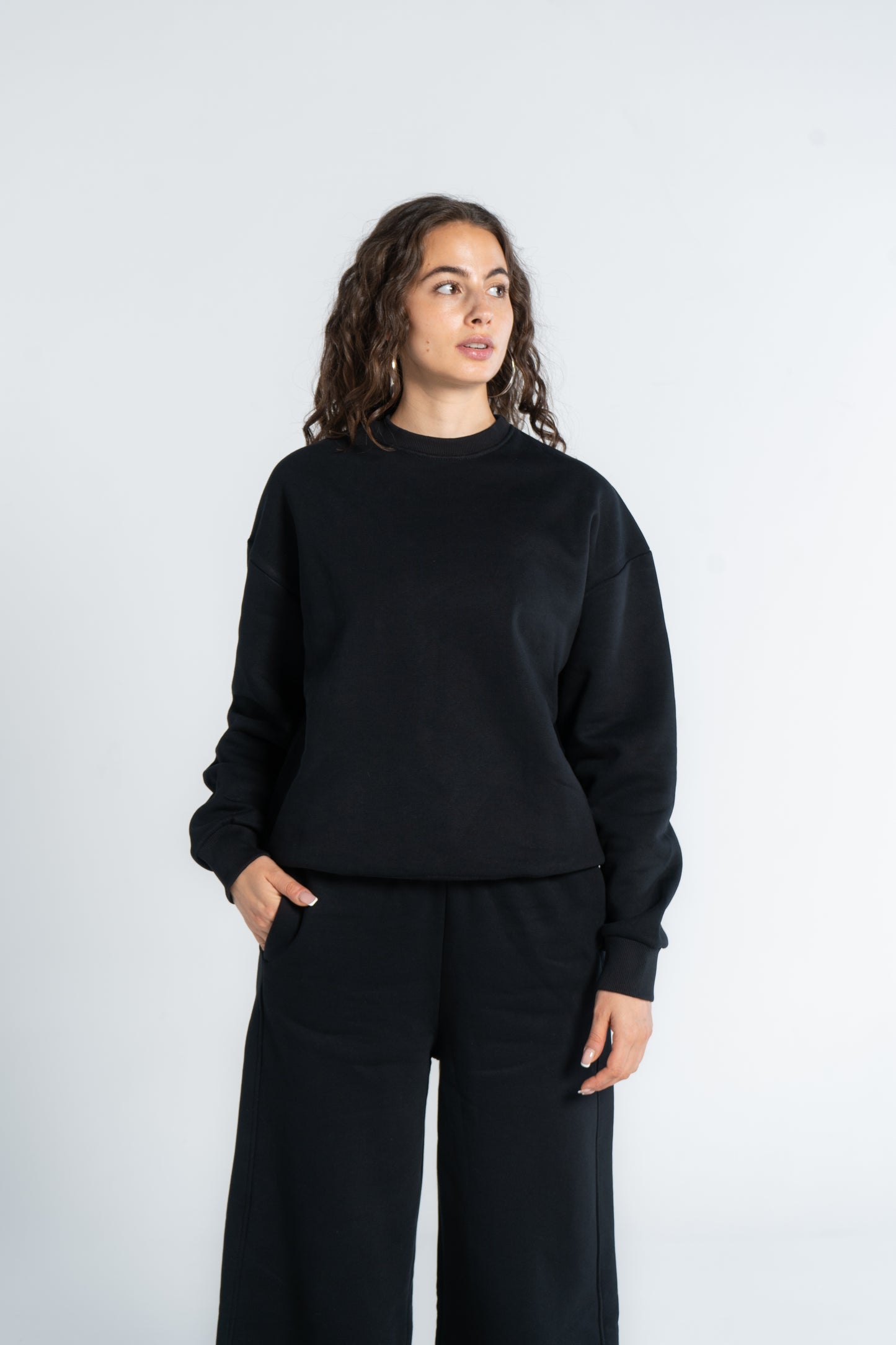 OVERSIZED CREW NECK