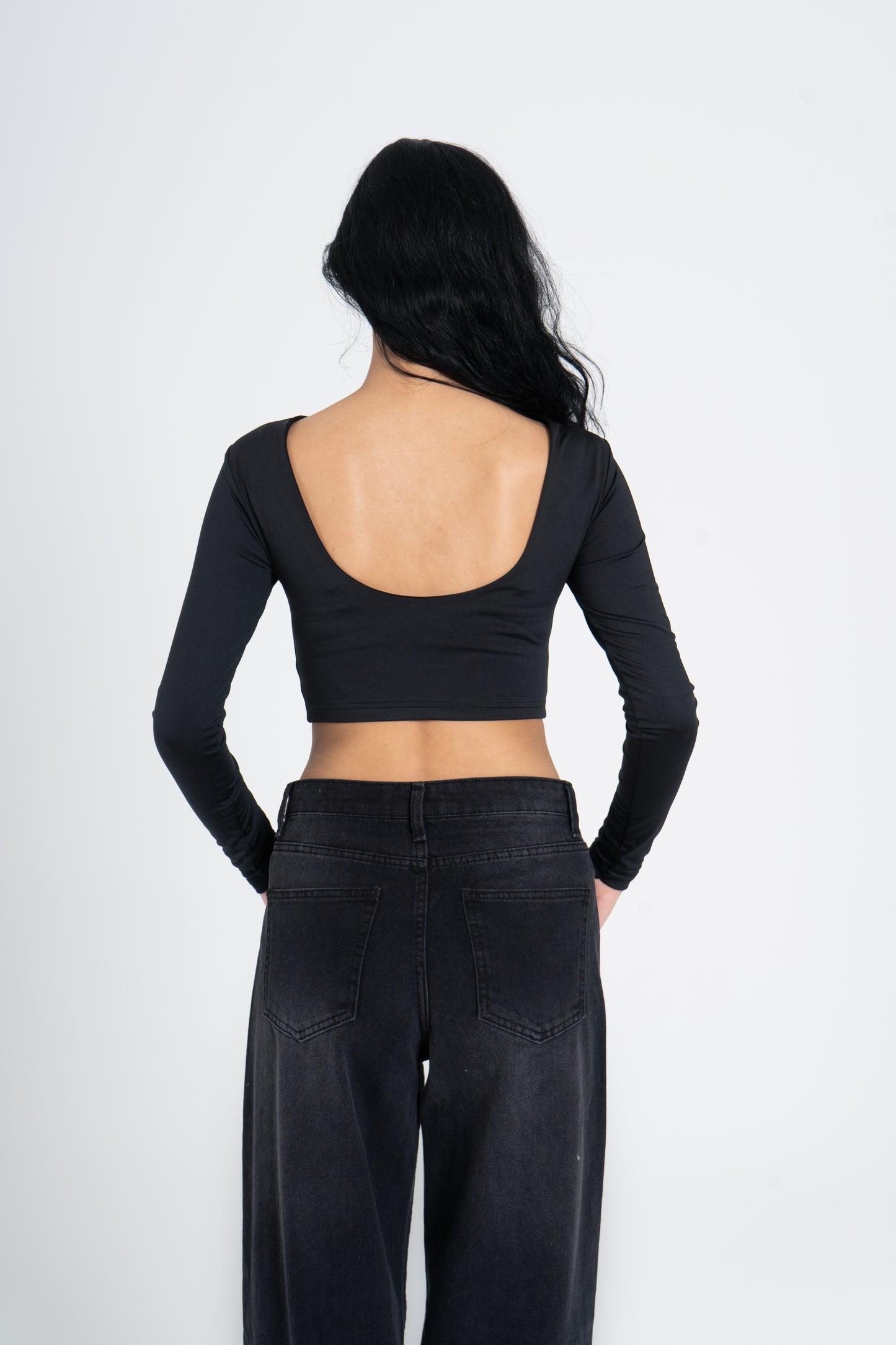 CROPPED BACKLESS ROUND NECK LONG SLEEVE