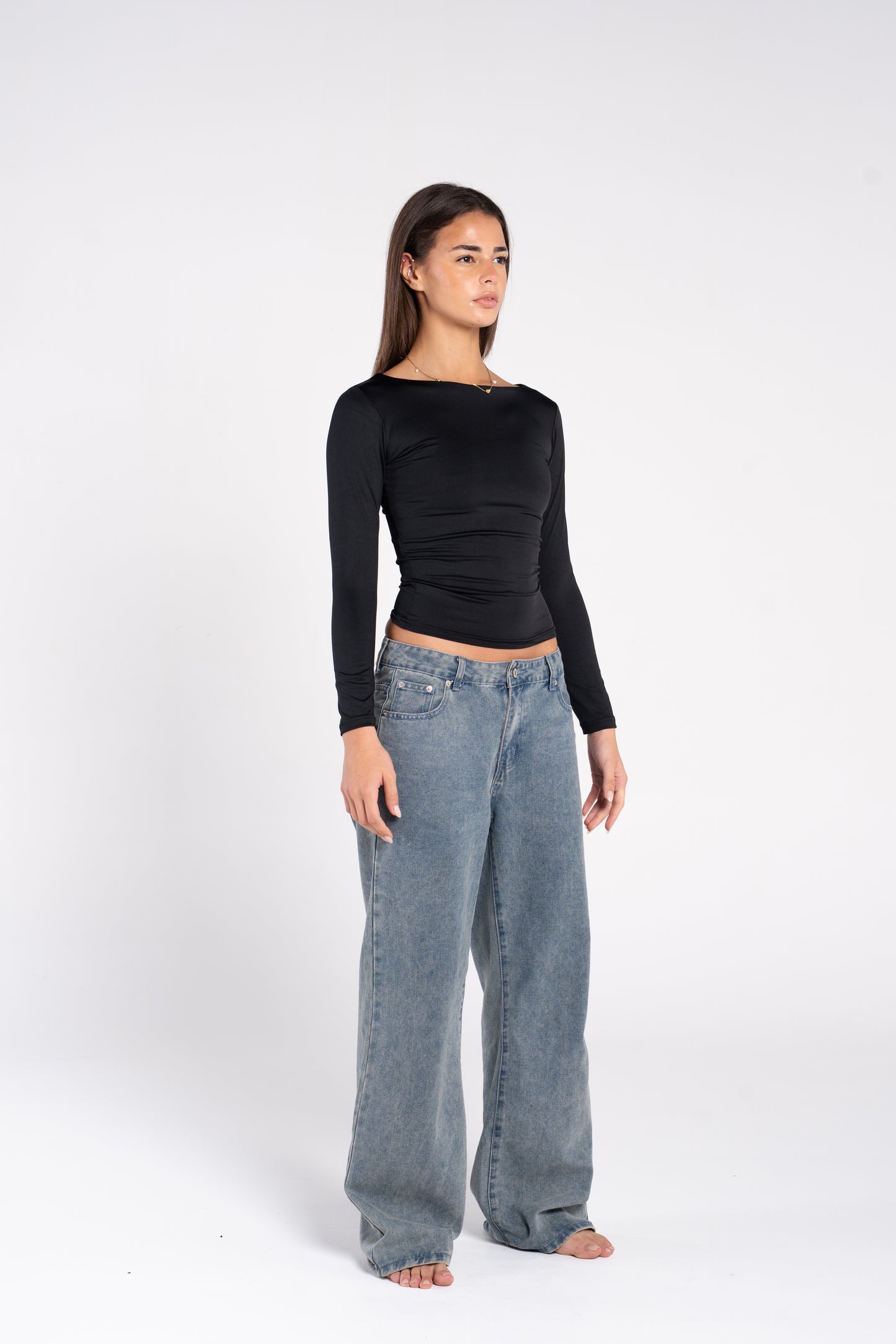 WIDE SHOULDER LONG SLEEVE TOP