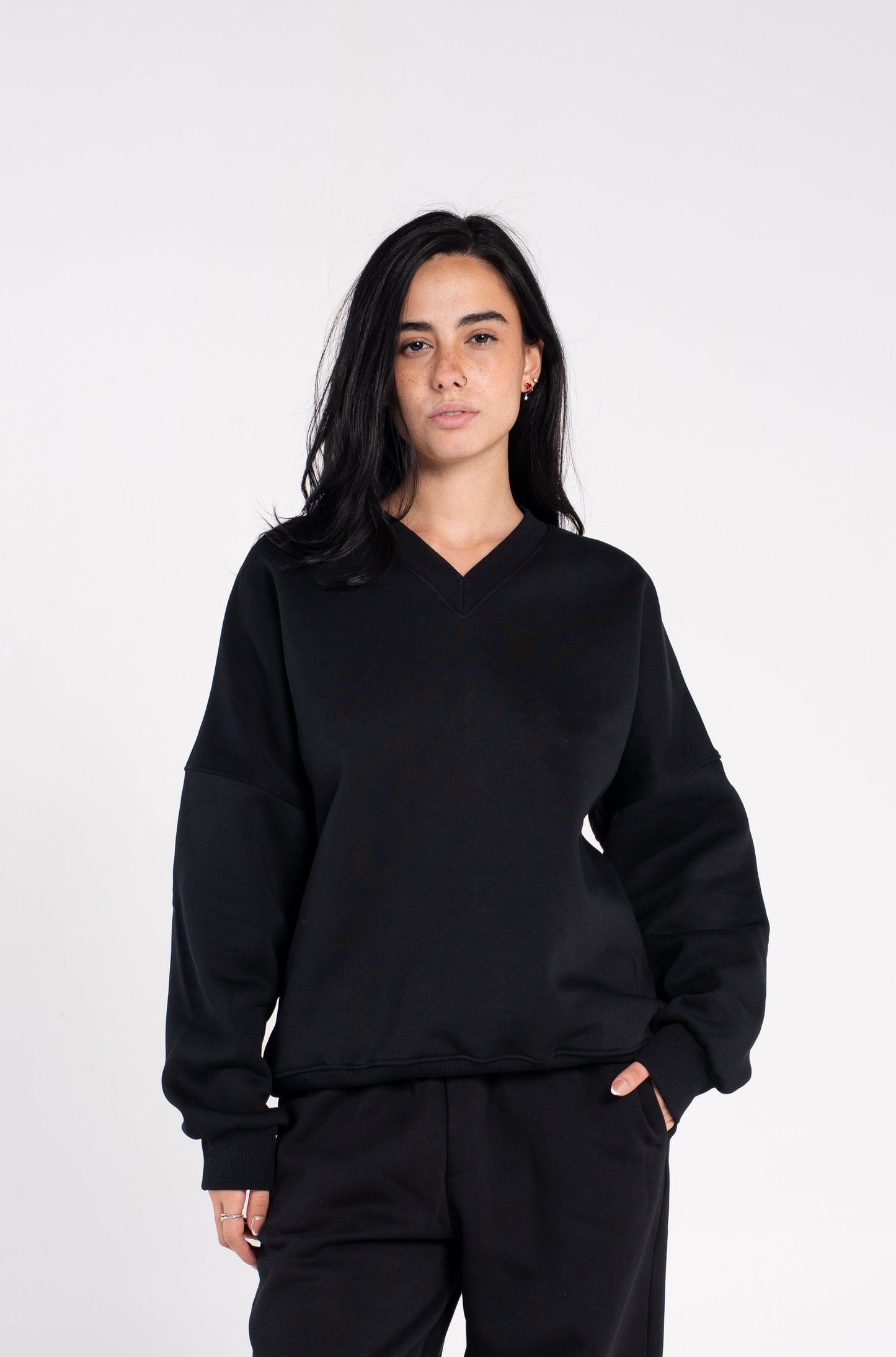 V OVERSIZED SWEATSHIRT