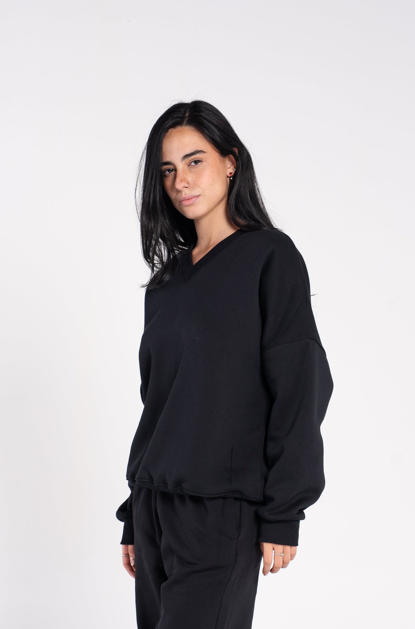 V OVERSIZED SWEATSHIRT